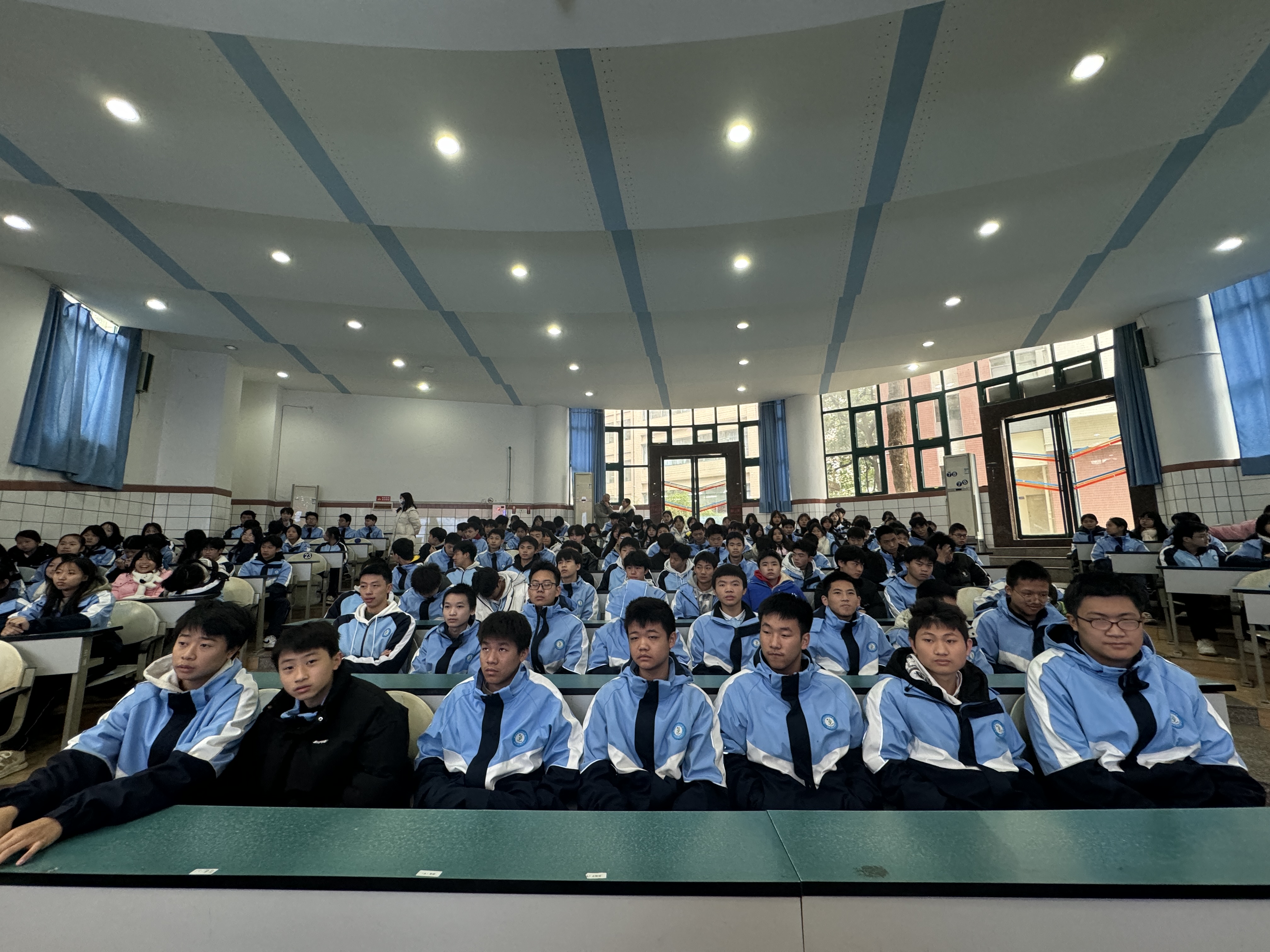 香港红十字会支持四川省红十字会学校心理健康第九期培训活动在隆昌市城关职业中学举行